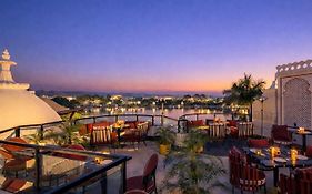 Swaroop Vilas - Lake Facing Boutique Hotel