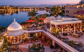 Swaroop Vilas - Lake Facing Boutique Hotel